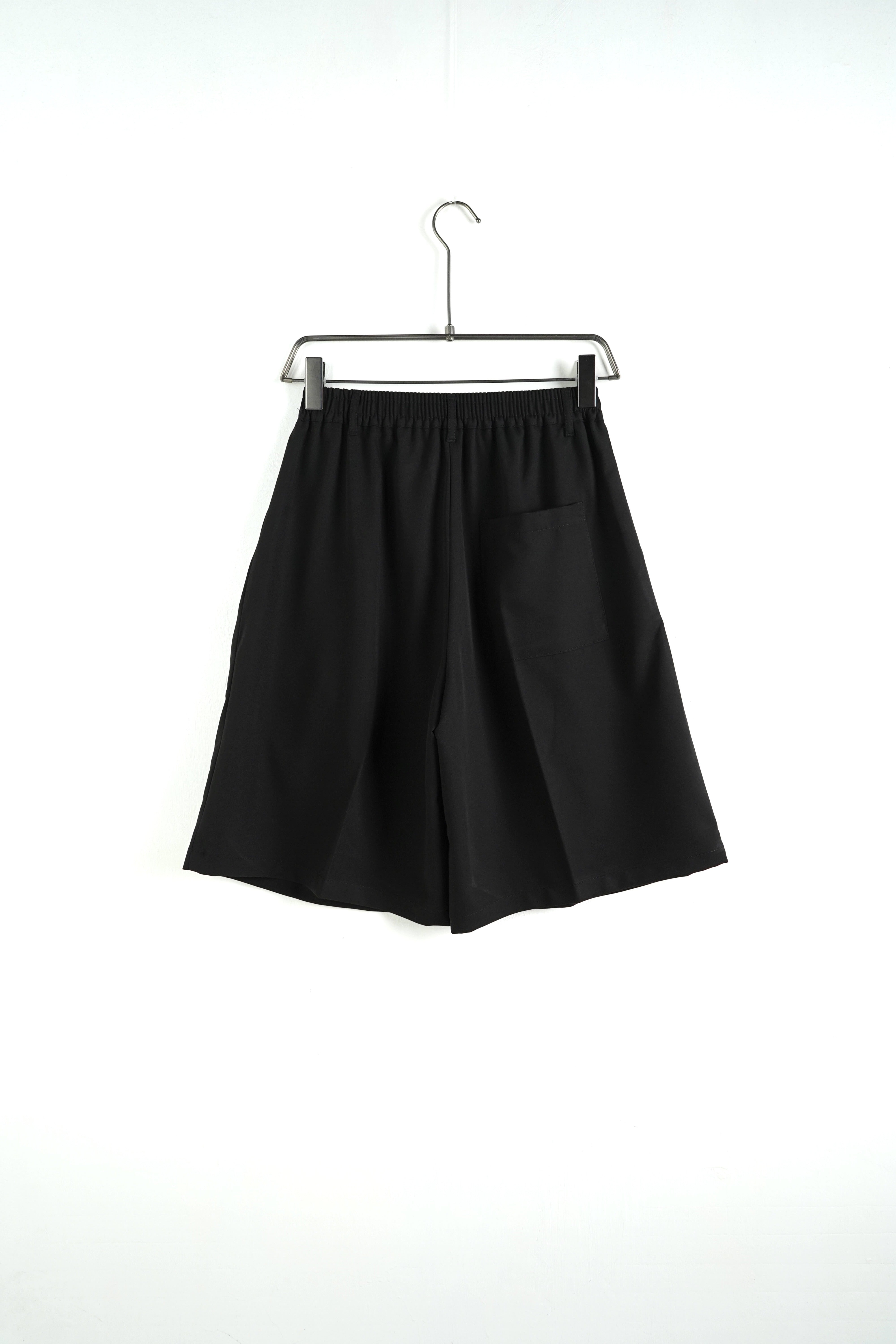 Bermuda Essential Nero - Streetwear Urban