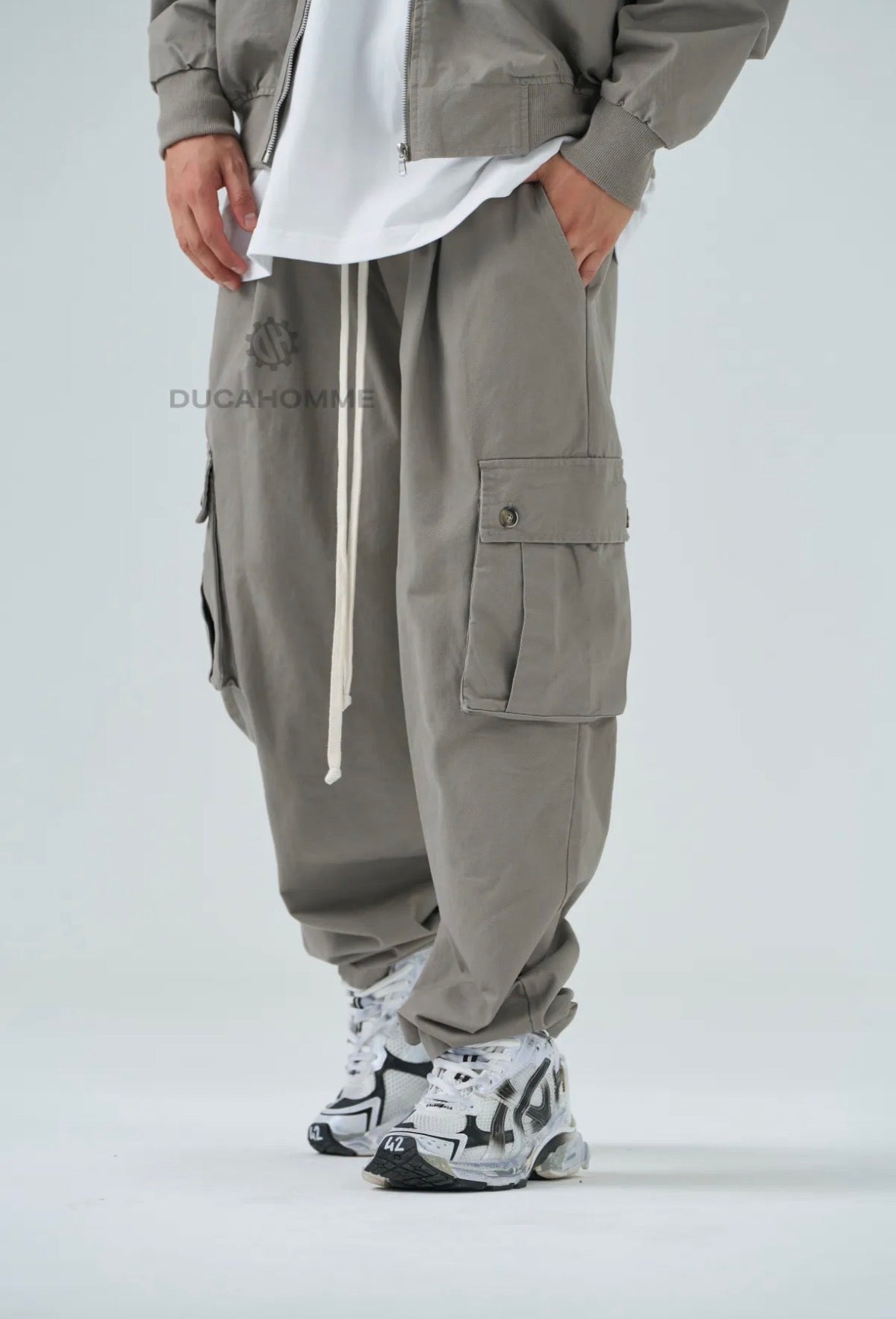 pantaloni cargo oversize fango