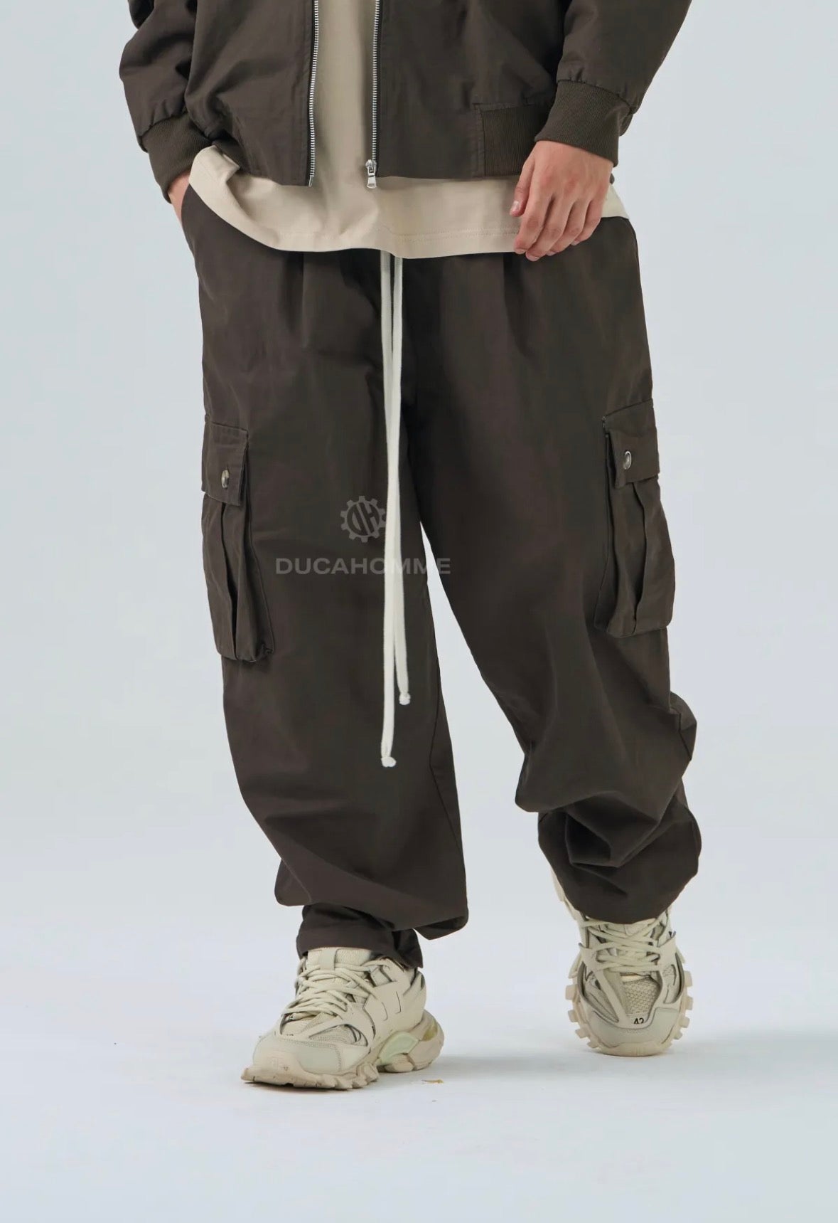 pantaloni cargo oversize marrone