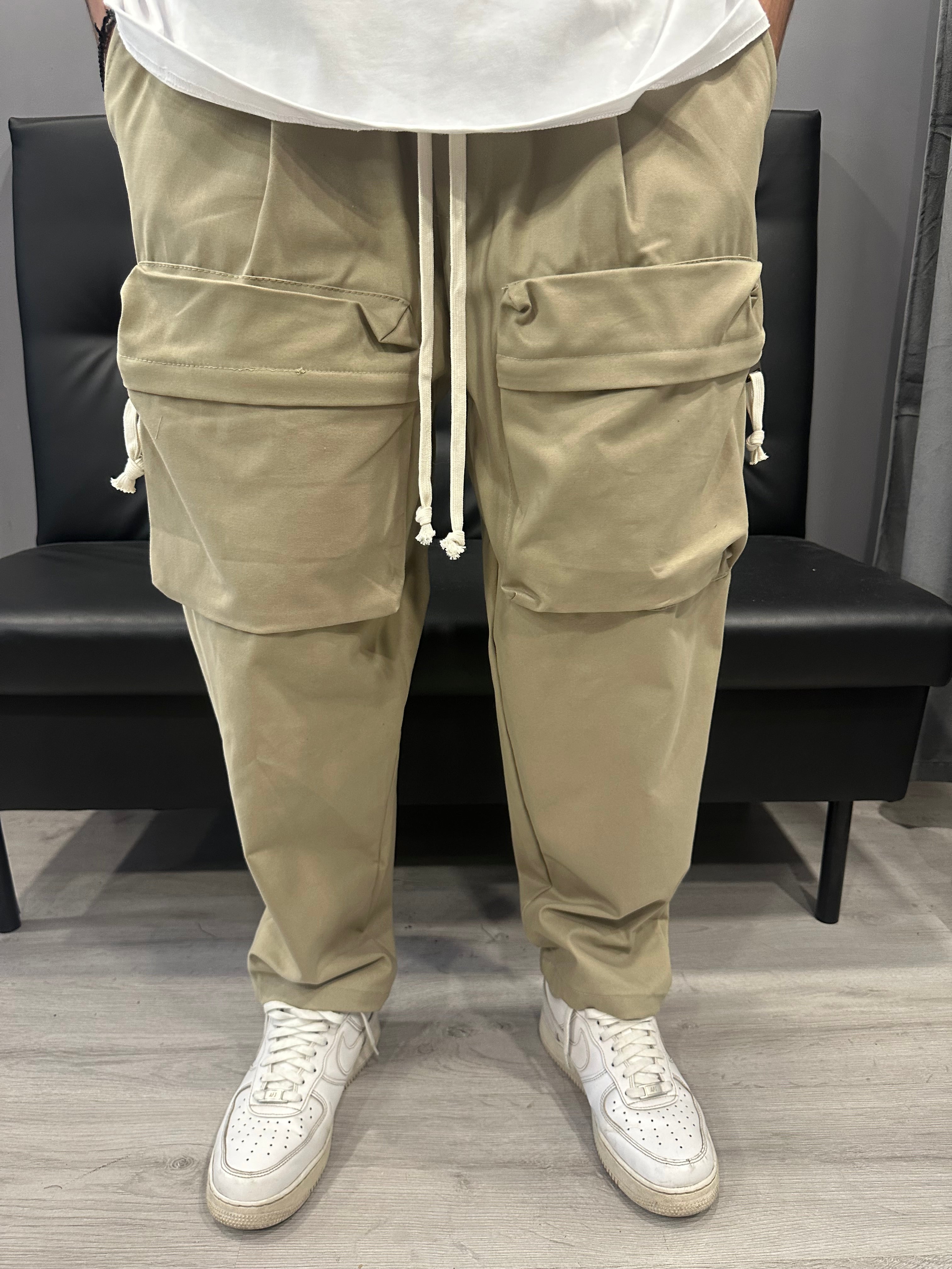 Cargo front pockets beige