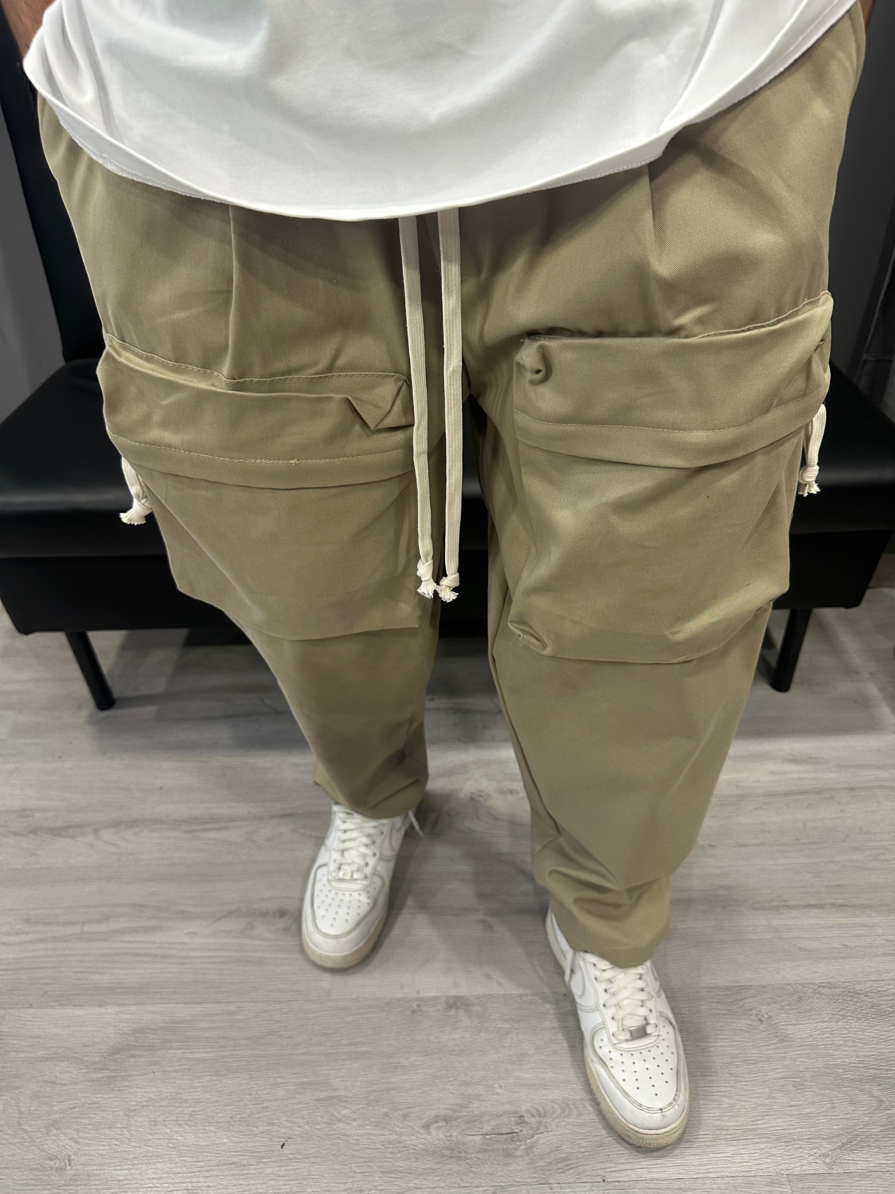 Cargo front pockets beige