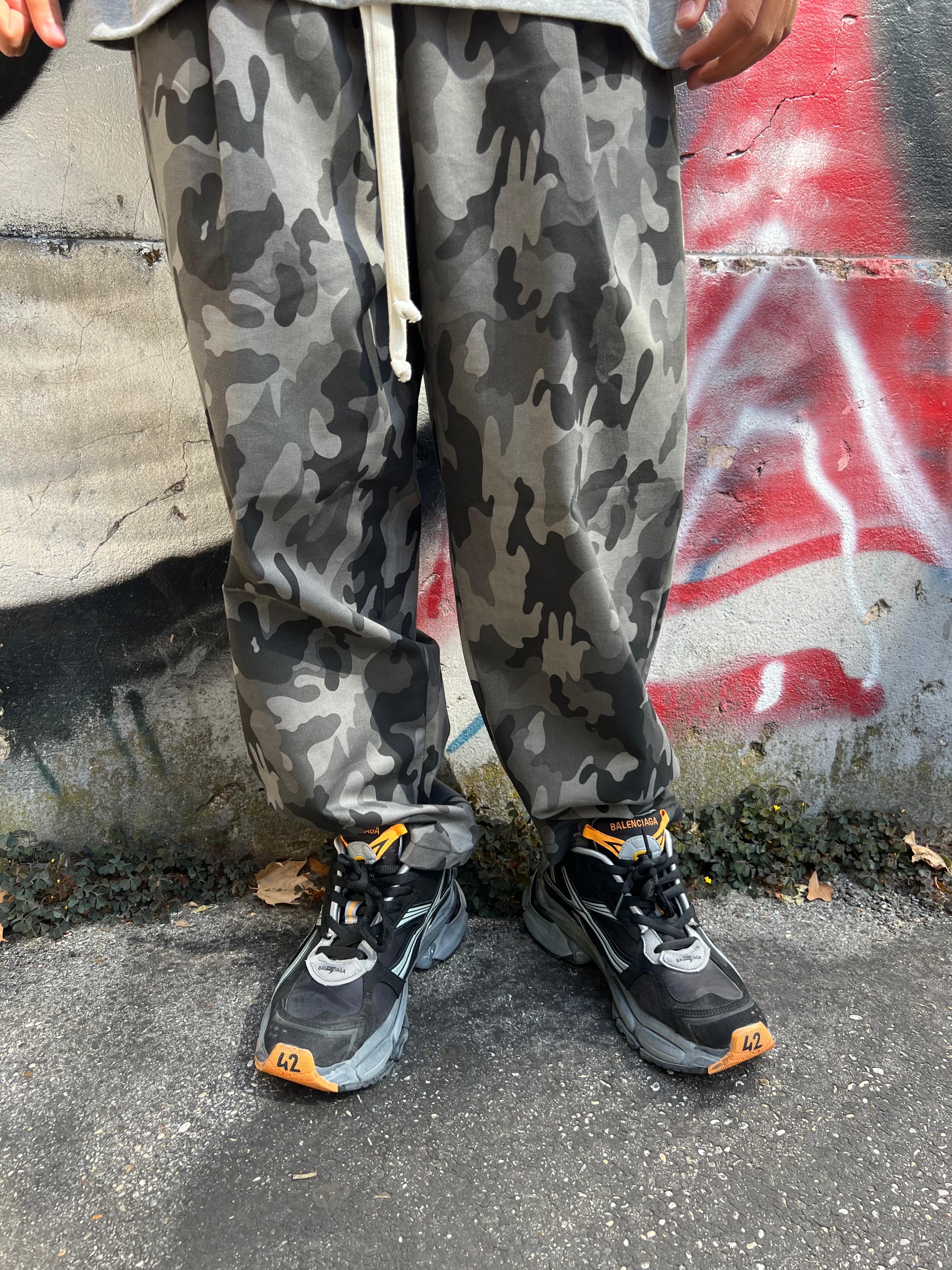 pantaloni oversize camo nero