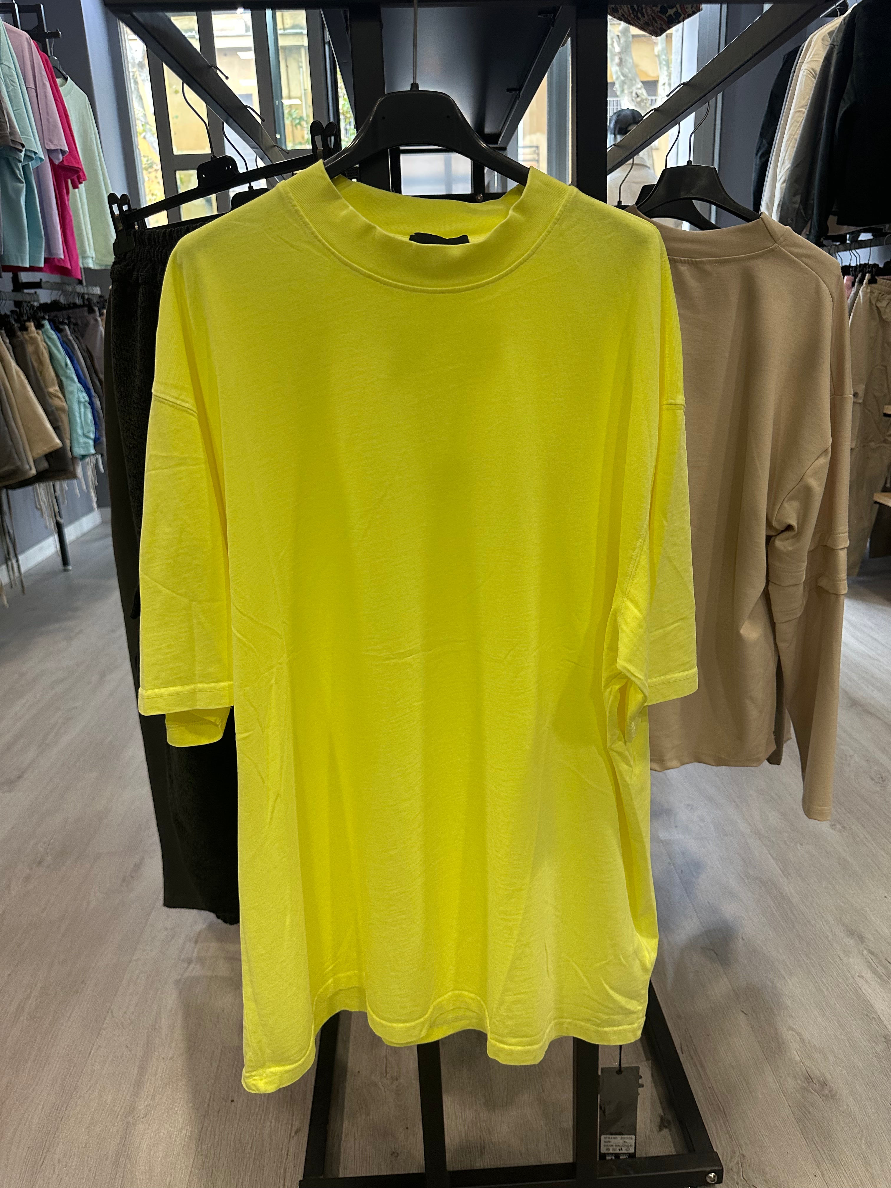 t-shirt gialla fluo