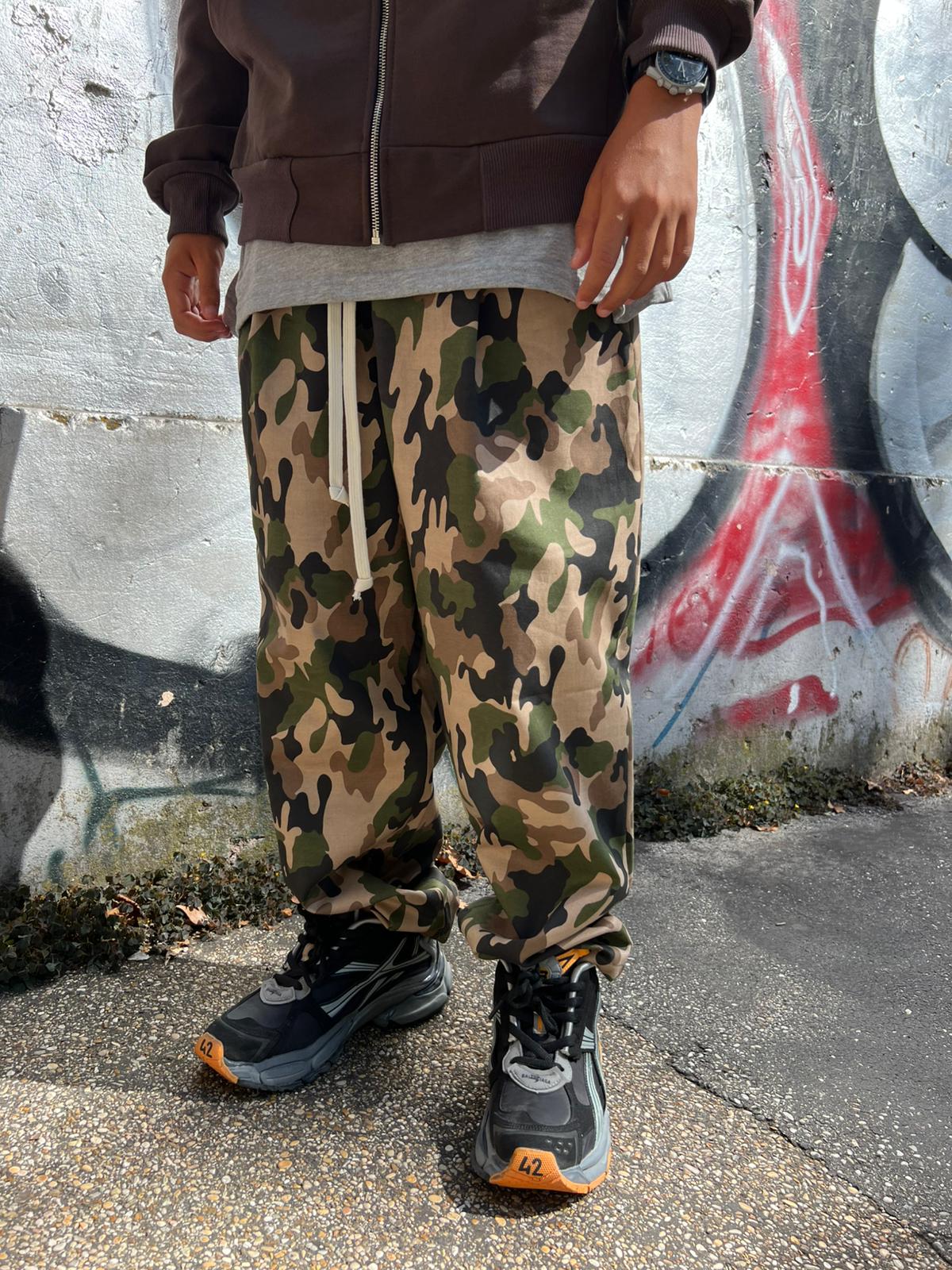 pantaloni oversize camo beige